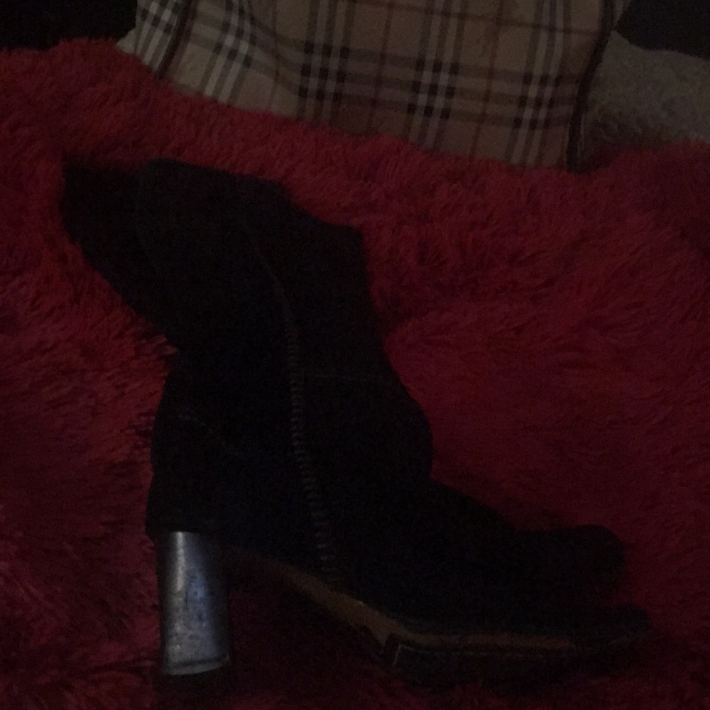 Suede black boots 👢...